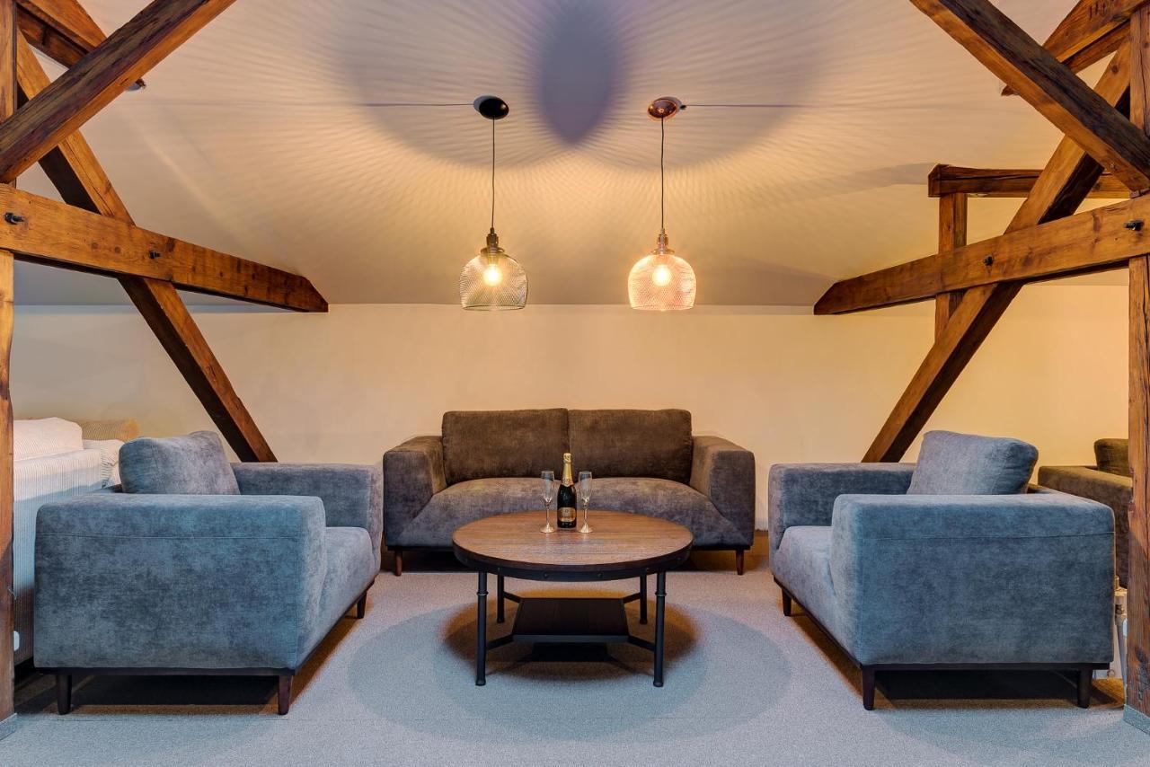 Upstairs Boutique Aparthotel *