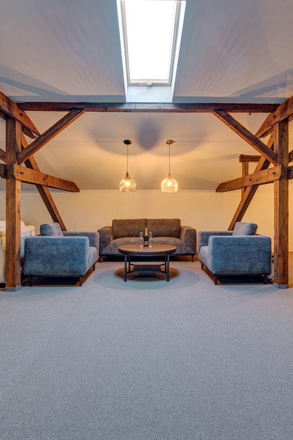 Upstairs Boutique Aparthotel *
